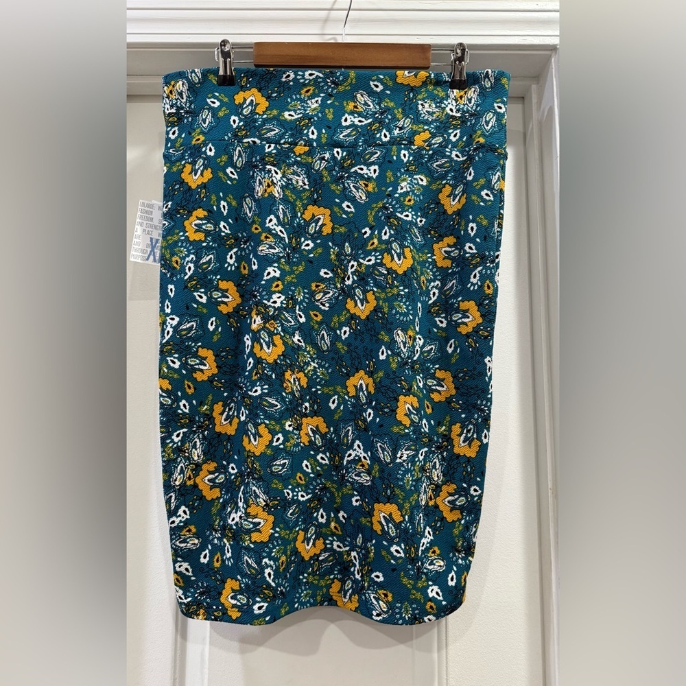 LuLaRoe Cassie Pencil Skirt Size XL ππππ - Picture 2 of 10
